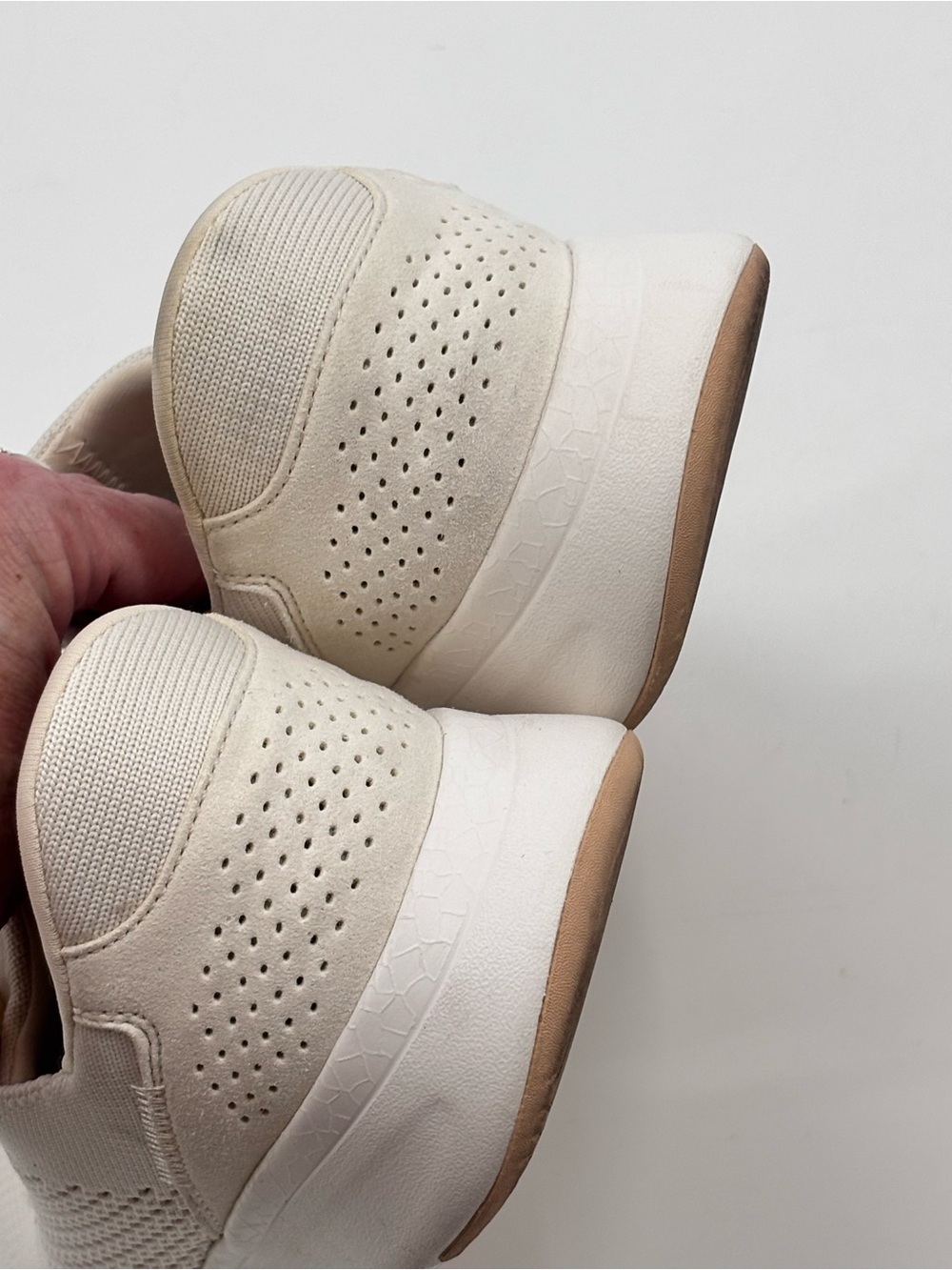 KIZIK Lima step in athletic Hands Free Sneaker walking shoes cream women 7 Wide - Picture 9 of 10